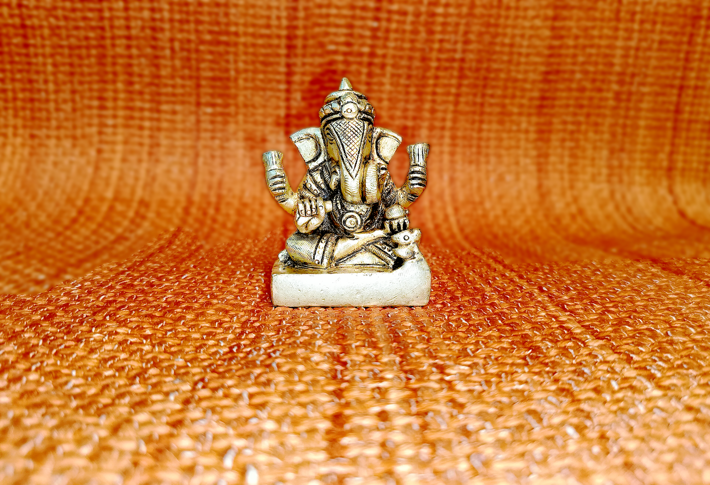 Brass Dagdusheth Ganpati Statue For Car / Home / Office Decor