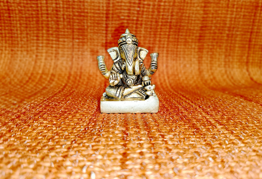 Brass Dagdusheth Ganpati Statue For Car / Home / Office Decor