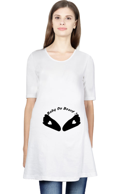 Weißes Umstands-T-Shirt „Baby On Board“.