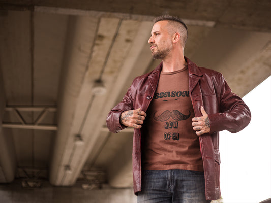 Mustache Season Now Open Sommer-T-Shirt für Herren