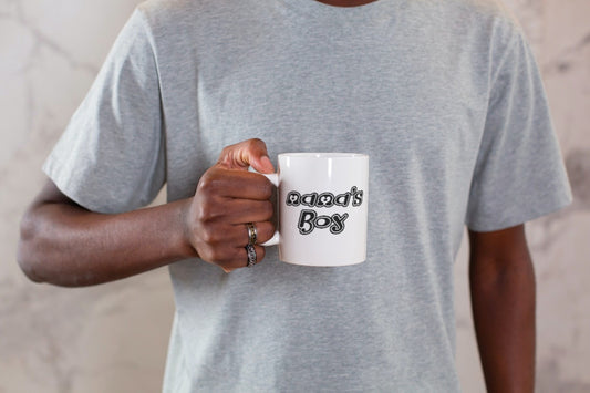 Weiße Kaffeetasse (Mama's Boy)