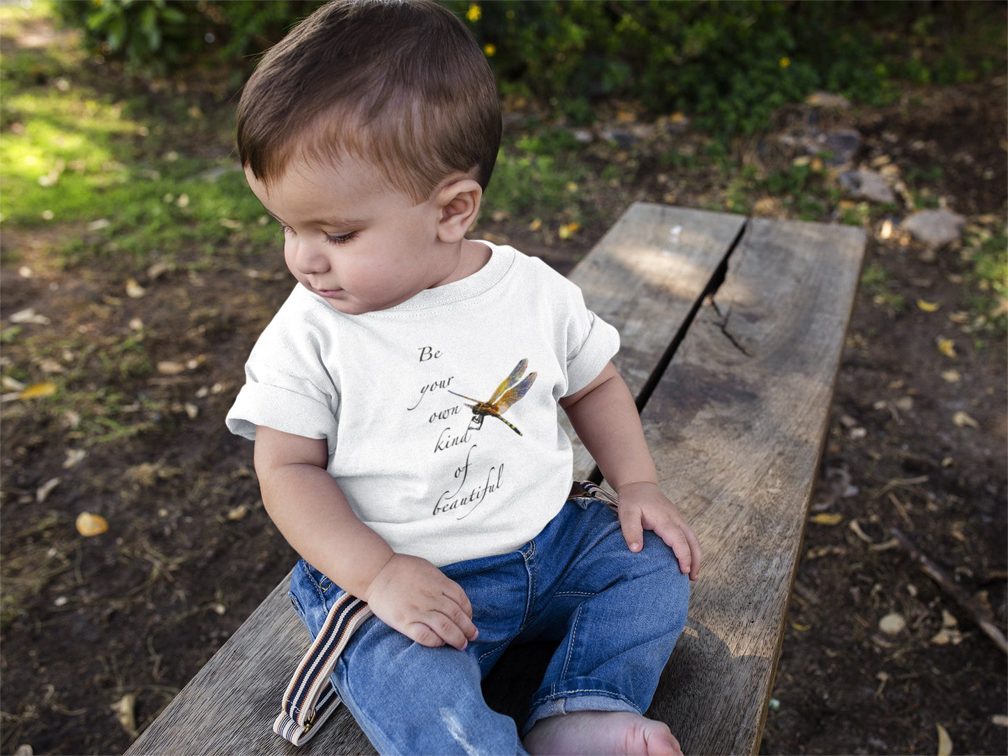 Ihr eigenes schönes Sommer-T-Shirt für Jungen