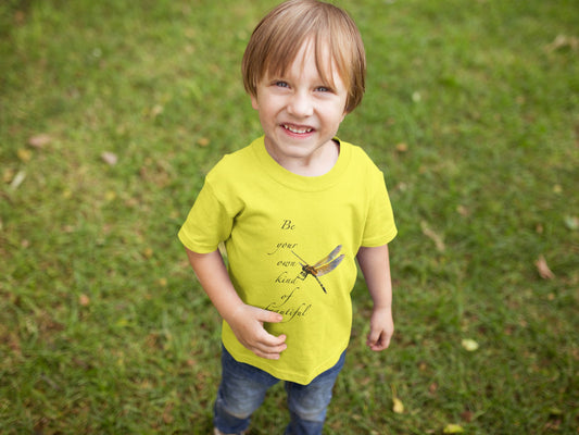 Ihr eigenes schönes Sommer-T-Shirt für Jungen