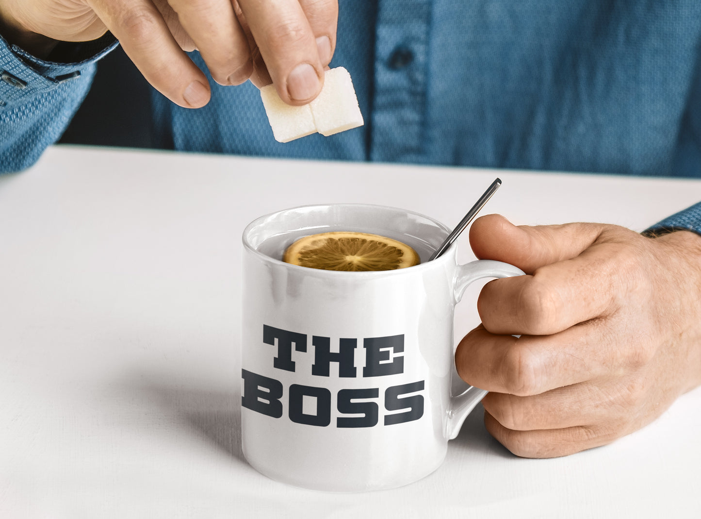 Die weiße Kaffeetasse „The Boss“.