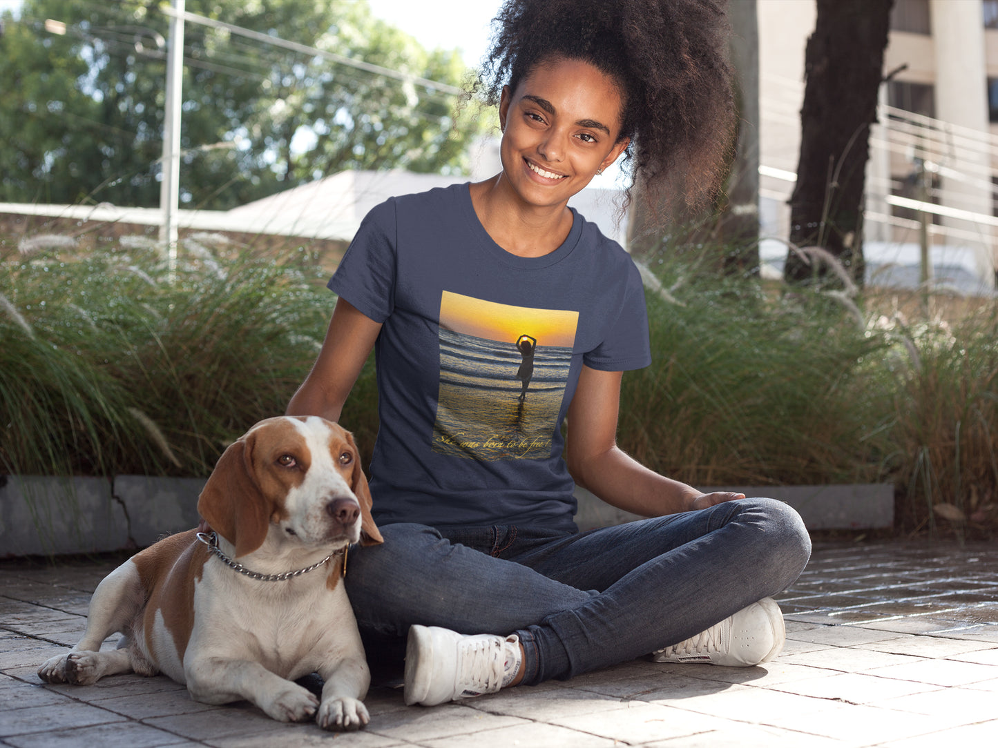 „She Was Born To Be Free“-Sommer-T-Shirt für Damen