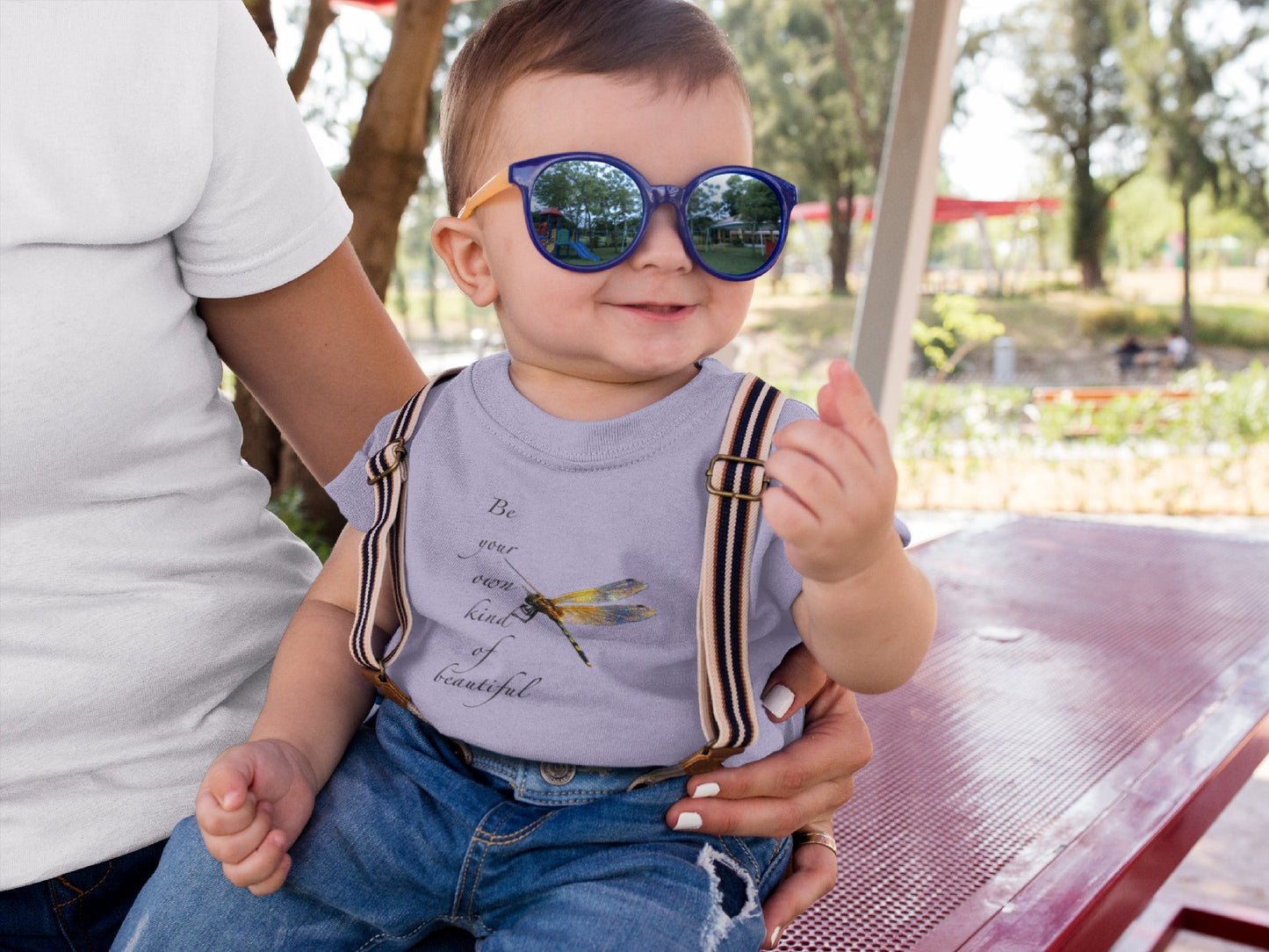 Ihr eigenes schönes Sommer-T-Shirt für Jungen